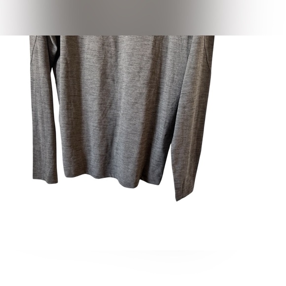 Lululemon Surge Warm Long Sleeve Shirt with thumb holes and zip pocket - Picture 5 of 11